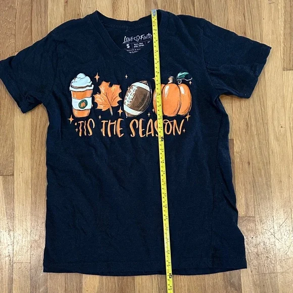 *last chance* Love in Faith | Women’s Black 'Tis the Season Graphic T-Shirt - Picture 6 of 11